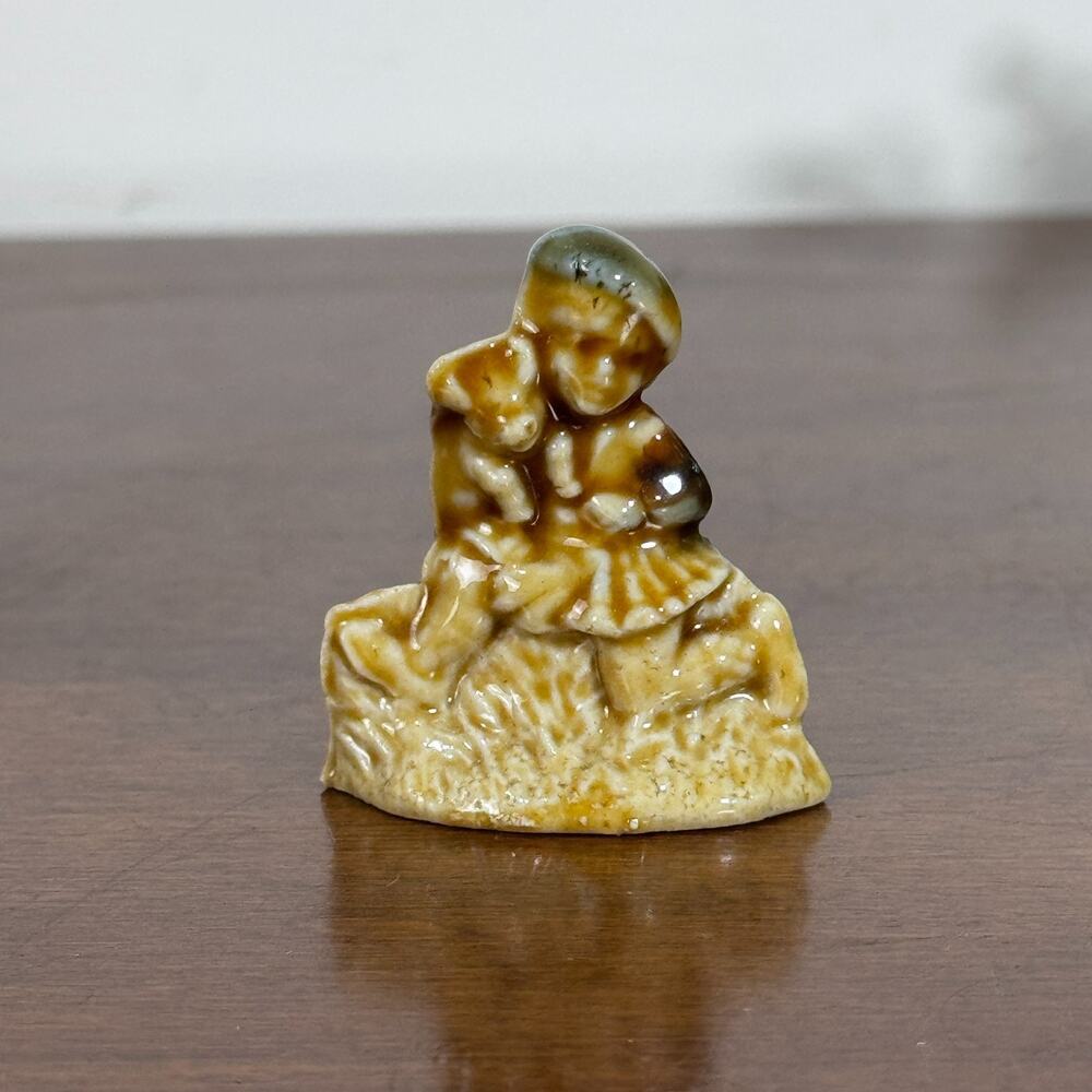 Wade Nursery Rhyme Whimsies Tom the Pipers Son Figurine Red Rose Tea England